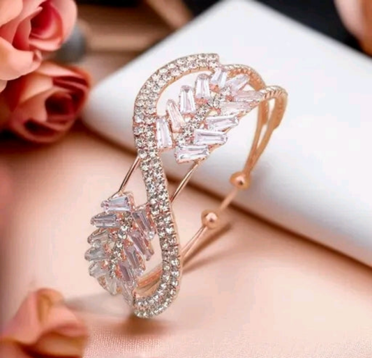 Kuretics Luxe - Sparkling Infinity Bracelet
