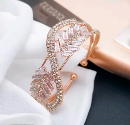 Kuretics Luxe - Sparkling Infinity Bracelet