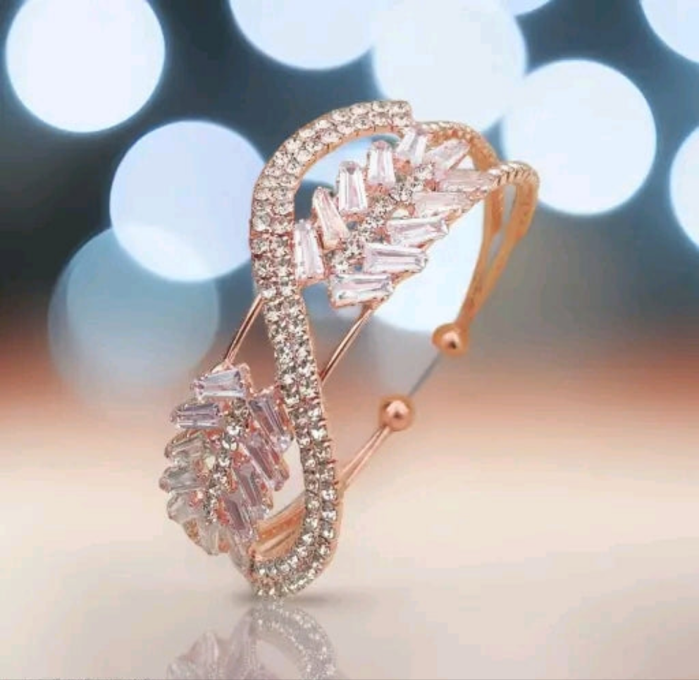 Kuretics Luxe - Sparkling Infinity Bracelet