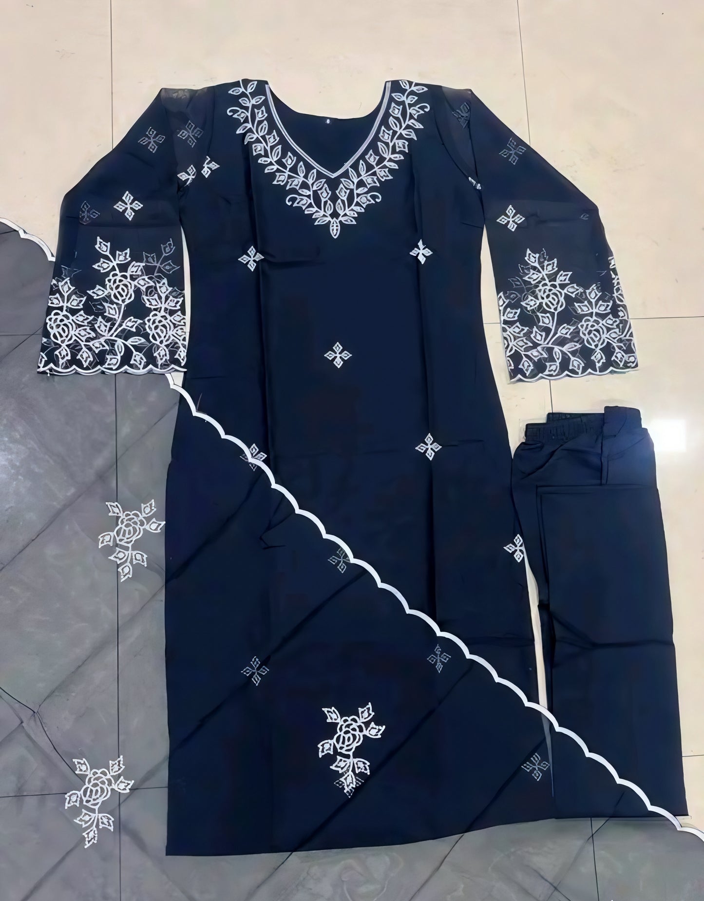 Zareen-e-Shaam Organza Black Embroidered Salwar Kameez Set