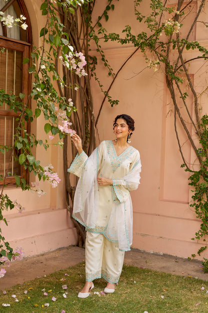 Saira-e-Bahar Chanderi Silk Cream Kurta Set