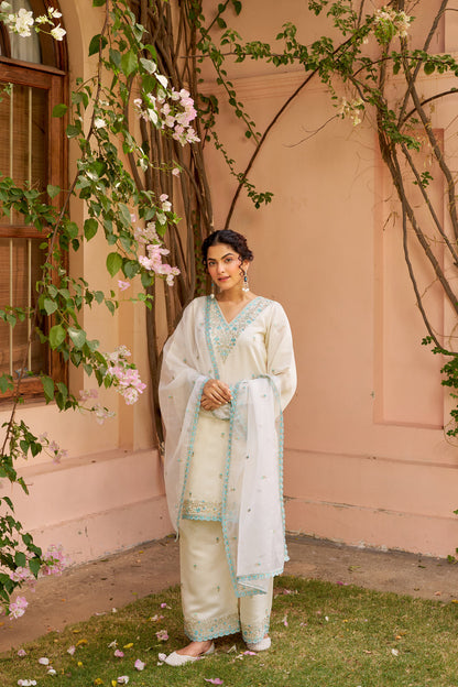 Saira-e-Bahar Chanderi Silk Cream Kurta Set