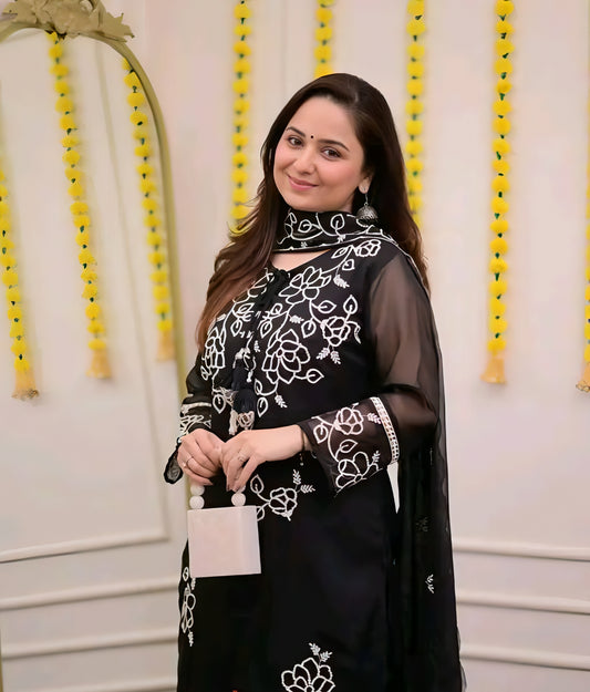 Noor-e-Saba Organza Black Embroidered Salwar Kameez Set With Dupatta